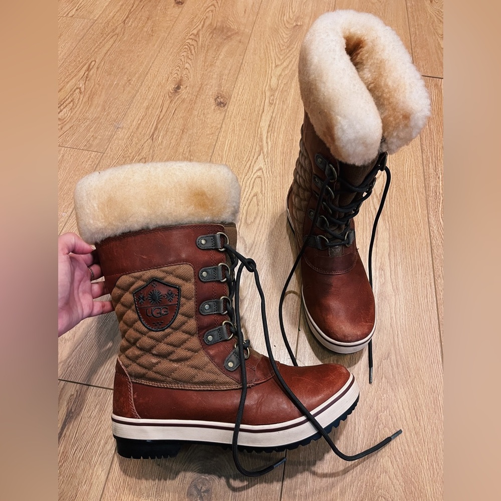 UGG Genuine Shearling Brynn Boots - size 7-8 US